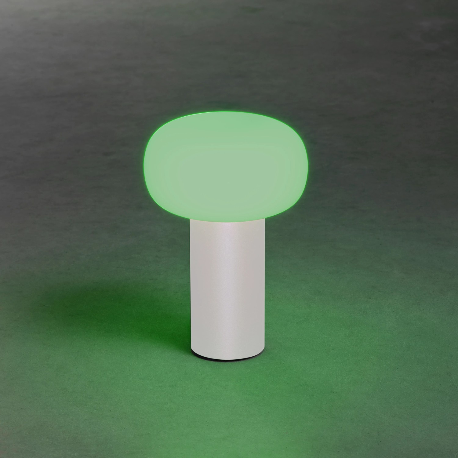 Weiße Konstsmide LED Tischleuchte Antibes, ø 13 cm, für Innen und Außen. Dekoleuchte mit grünem Licht.
