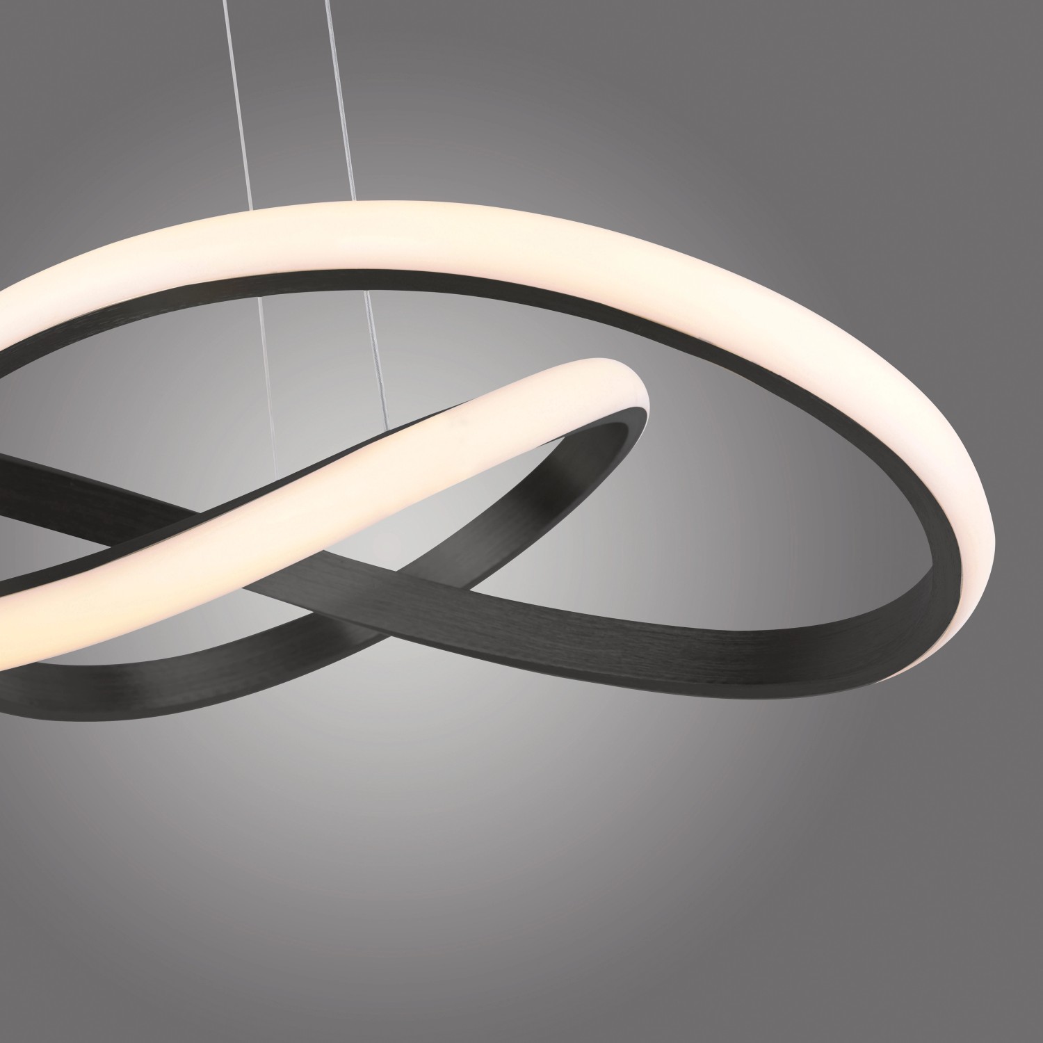 Moderne, schwarze LED-Pendelleuchte Maria mit geschwungenem Design für Wohnräume (57x120cm).