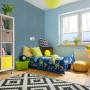 Blaues Filz-Wandpaneel Ice BlueModular PET in modernem Kinderzimmer. Dekor-Paneel für Wandgestaltung mit Akustikfunktion.