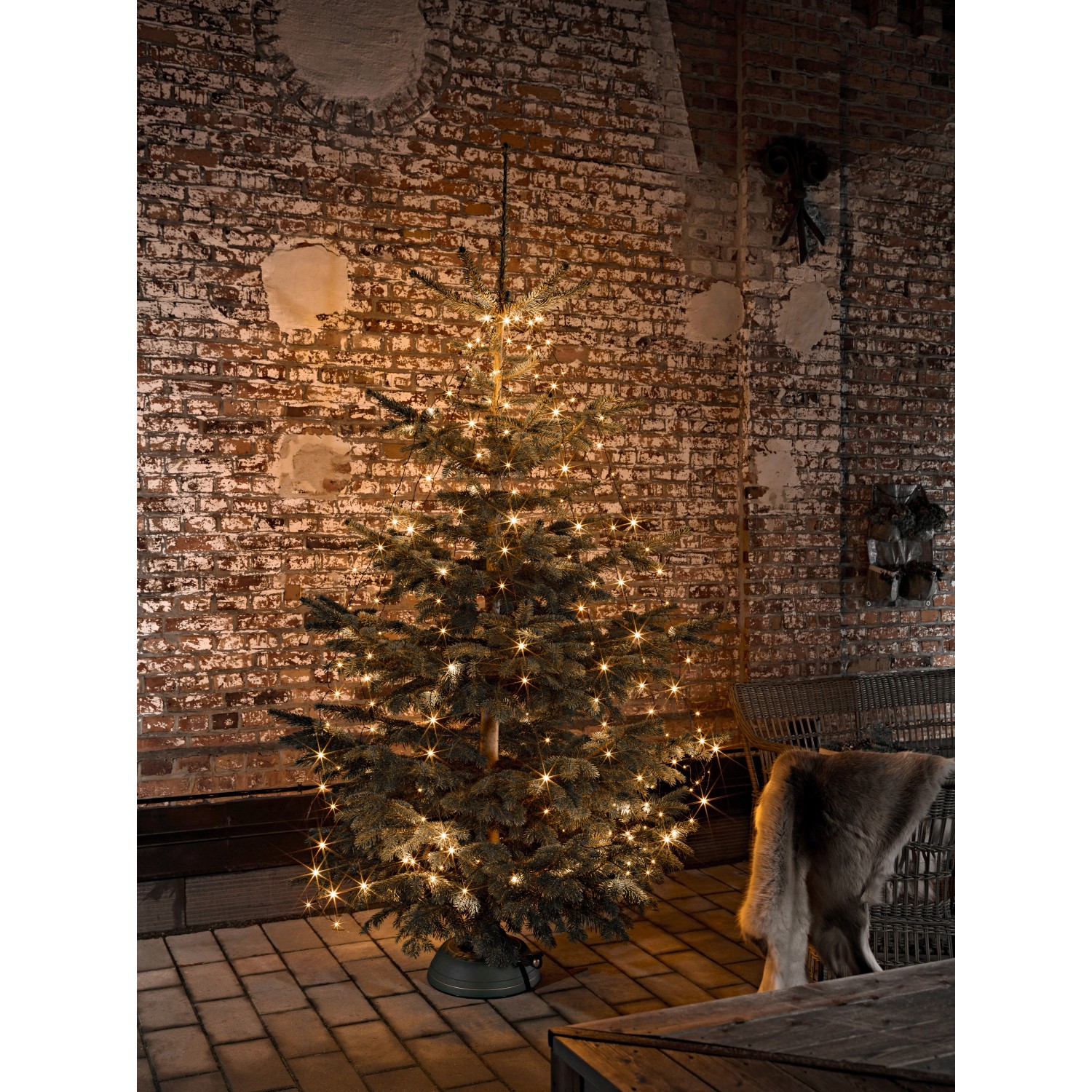 Konstsmide LED Baummantel mit bernsteinfarbenen LEDs, ideal für festliche Außen- und Innenbeleuchtung.