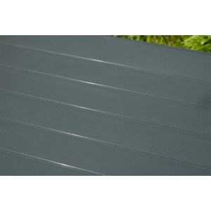 Detailansicht der anthrazitfarbenen KHW Gartenbank Berlin mit Pflanzkästen.