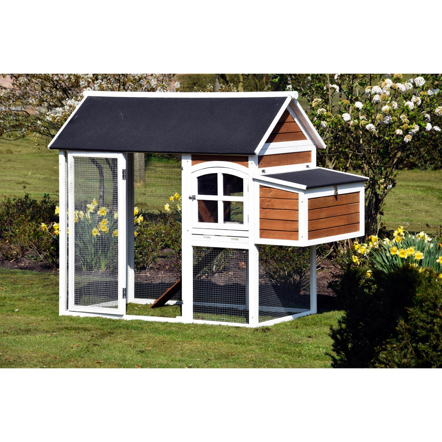Hühnerstall XL mit Freigehege aus FSC®-Holz, braun-weiß mit schwarzem Dach. Ideal für artgerechte Haltung.