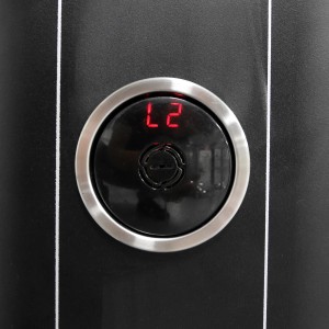 Detailaufnahme: Bedienfeld des silbernen Vasner Infrarot-Heizstrahlers StandLine 23R mit digitaler Anzeige.