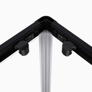 Detailaufnahme Ecke Komplettdusche Black Magic mit schwarzem Rahmen und transparentem Glas.