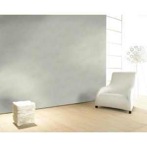 Beige Colani Vliestapete Visions Uni in Wischoptik an Wand im Wohnraum.