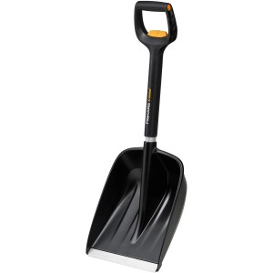 Fiskars Autoschaufel Telescopic X-series mit D-Griff und Aluminiumkante.