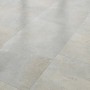 Classen Ceramin Fliese Neo Vario Marino in Steinoptik, verlegt als Bodenbelag.