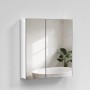 Weißer Emke Spiegelschrank 75x65 cm mit zwei Spiegeltüren, reflektiert Badewanne und Pflanze.