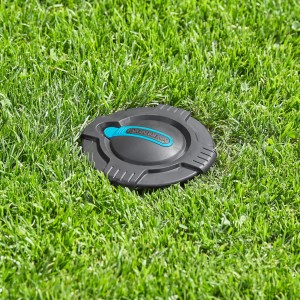 Gardena Pipeline Wassersteckdose im Rasen, Teil des Sprinkler Komplett-Sets.
