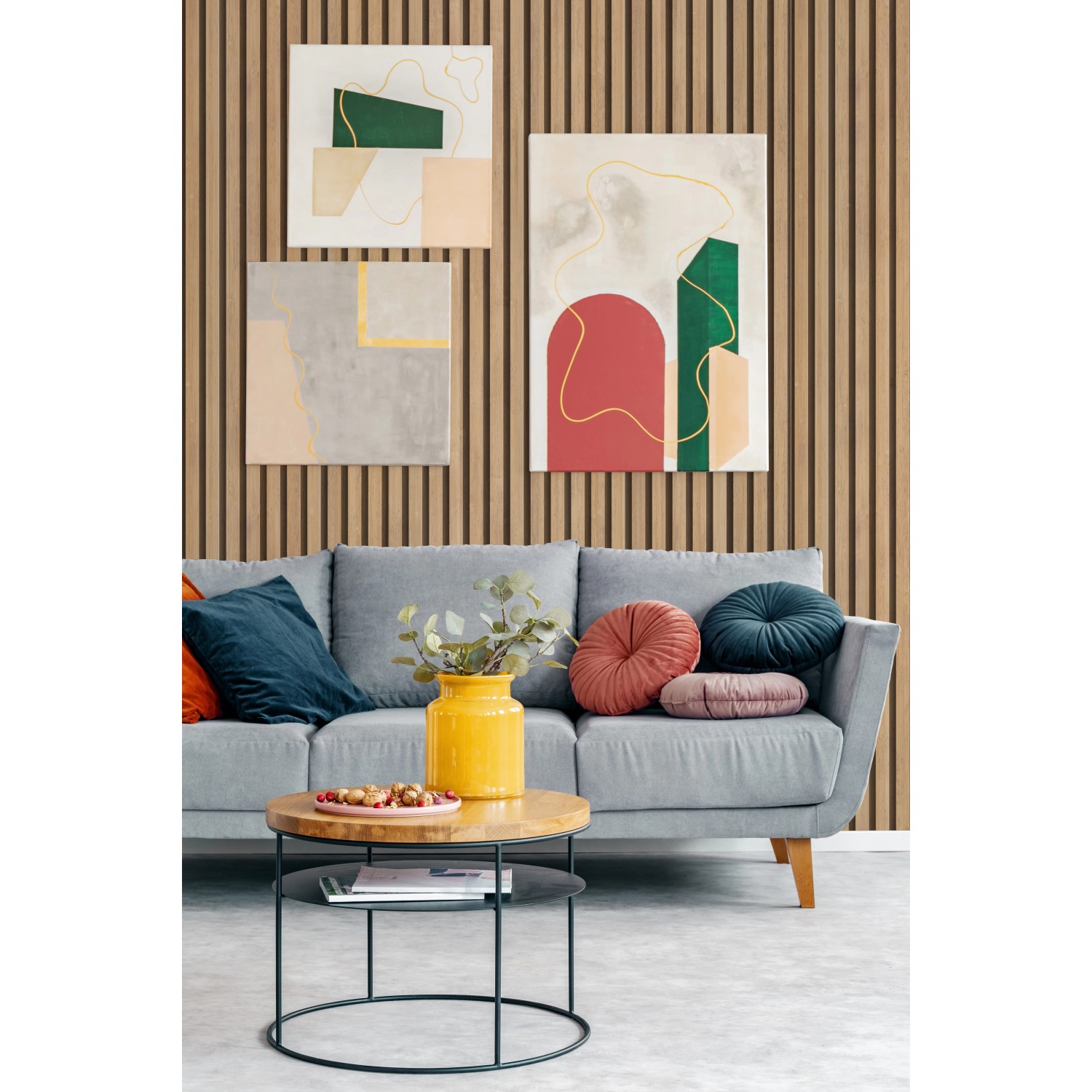 Grosfillex Wandverkleidung Element 3D Optik Linio Bamboo hinter Sofa und Tisch.