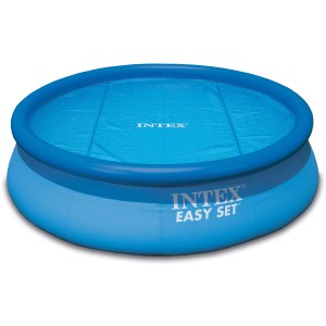 Intex Solarplane auf blauem Easy Pool (Ø 244 cm) – zur Erwärmung des Poolwassers.