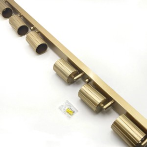 Goldene Lamkur Deckenleuchte Prisma, 6-flammig, mit geriffelten Lampenschirmen. Spots für stilvolle Beleuchtung.
