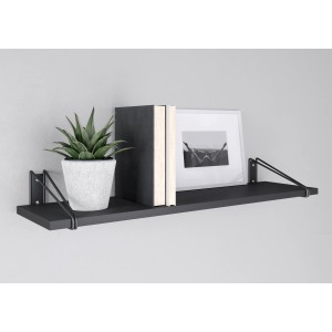 Wandregal mit mattschwarzer Metall-Konsole Prisma, 10x21,6 cm, mit Deko-Elementen.