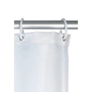 Detailaufnahme: Weißer Wenko Anti-Schimmel Duschvorhang mit Ringen an Duschstange.