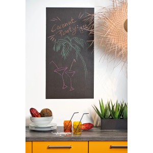 Marabu Tafelfarbe in Ebenholz mit Kreidezeichnung an der Wand.