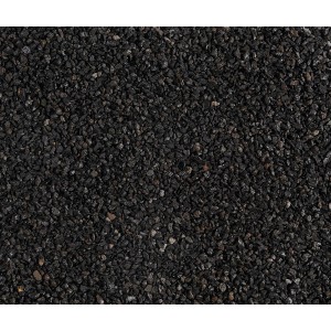 Nahaufnahme: Schwarzer Scherf Basaltsplitt (2-4 mm) als Zierkies, ideal für Garten- und Landschaftsbau.
