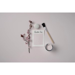 Rust-Oleum Kreidefarbe Porzellanrosa, matte Sprühfarbe mit Pinsel und Farbbeispiel.