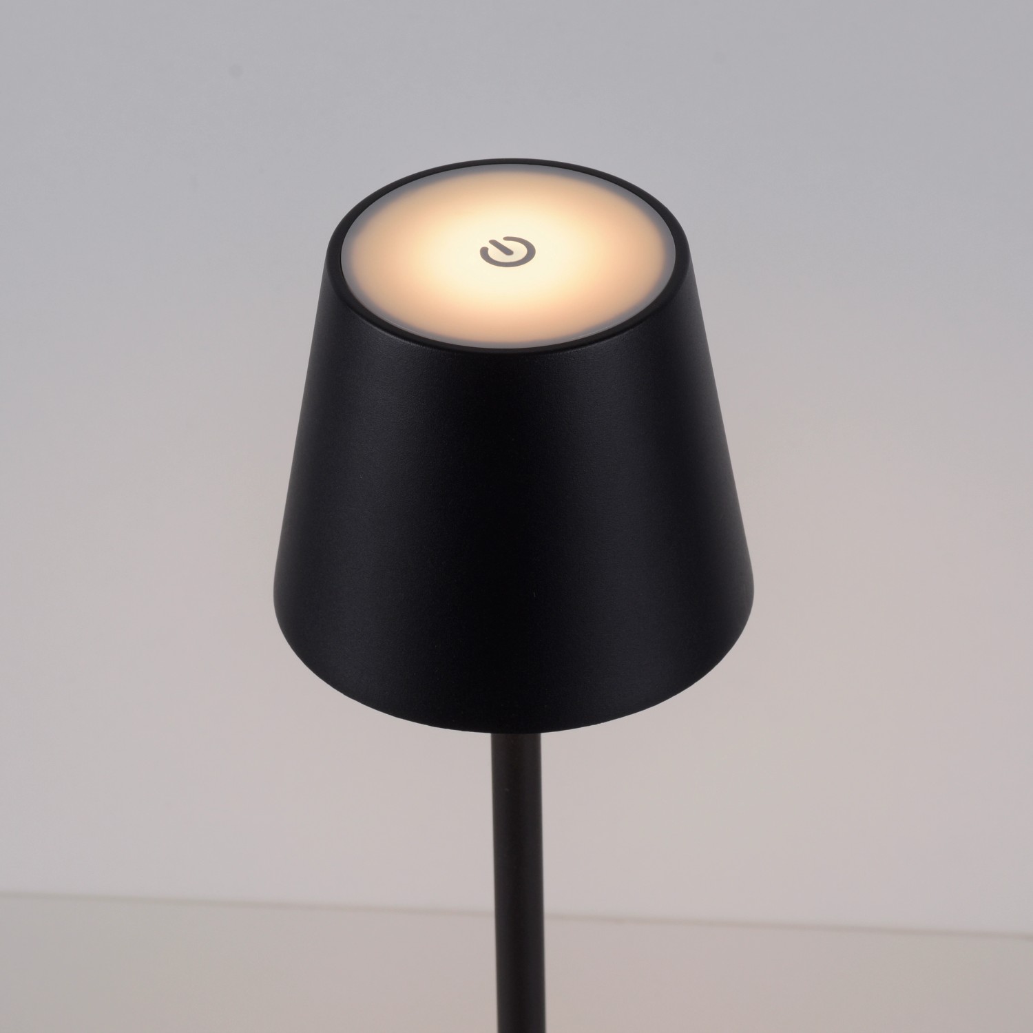 Schwarze LED-Akku-Tischleuchte Euria von Just Light, 37 cm hoch, mit Touchdimmer.