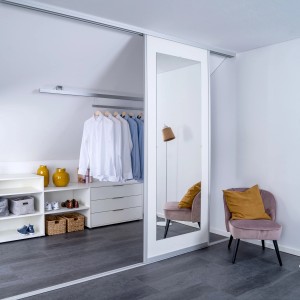 Spiegel-Baupaket 200x70, Teil einer Schiebetür im Ankleidezimmer.