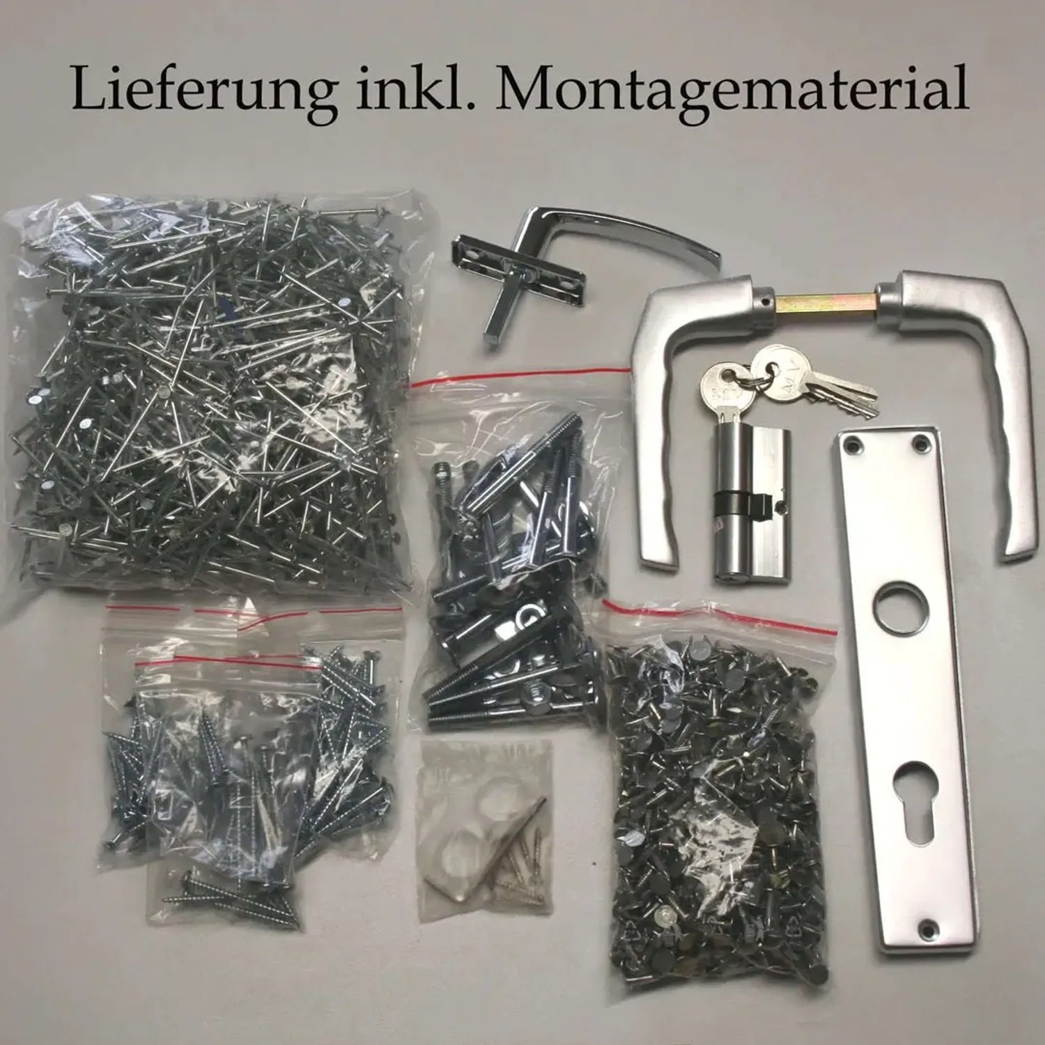 Montagematerial für Alpholz Gartenhaus Rhein Walmdach, inkl. Schrauben, Nägel, Beschläge und Schlüssel.