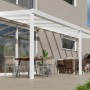 Weiße Terrassenüberdachung Professional mit Glasdach, 700x250 cm, mit Gartenmöbeln auf Terrasse.