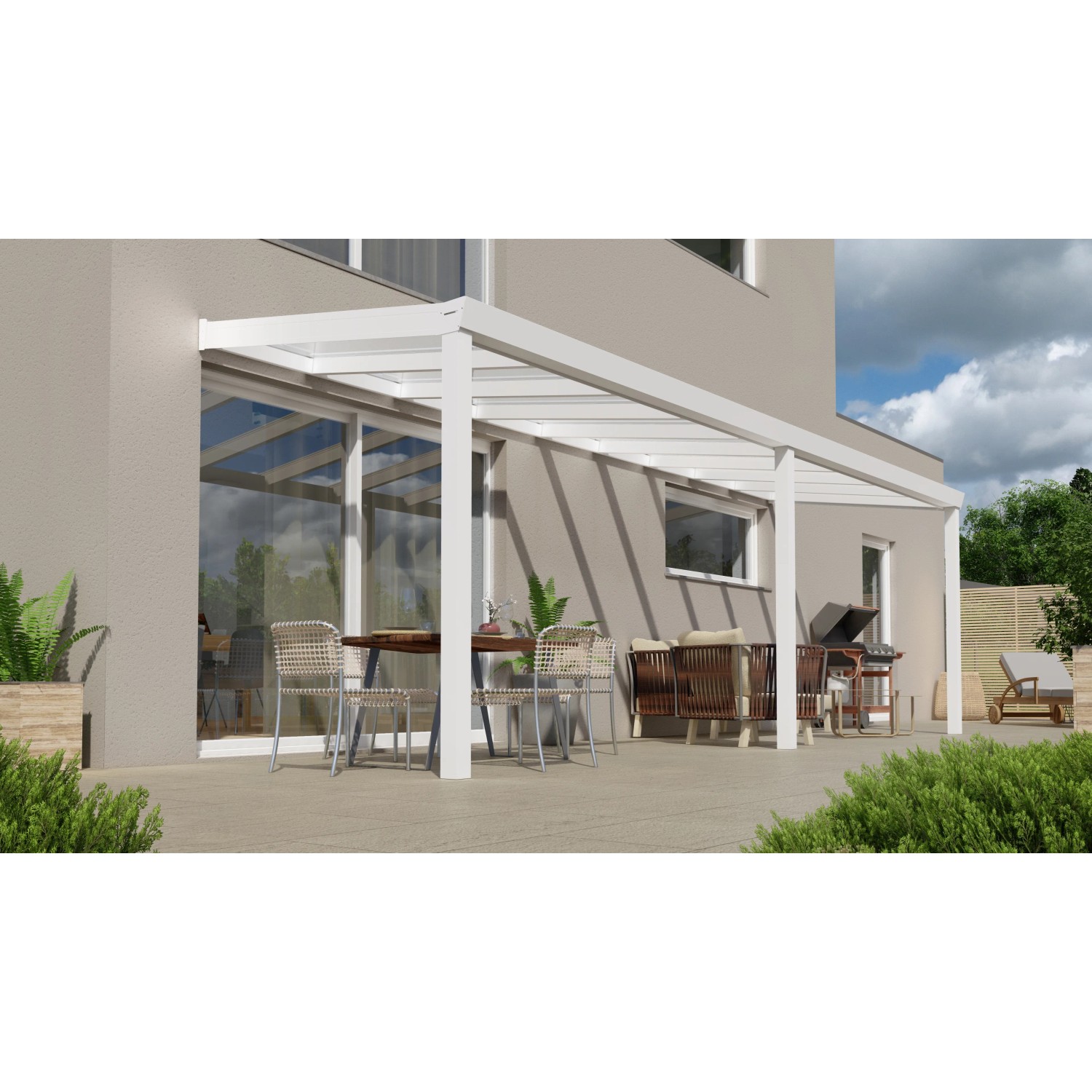 Weiße Terrassenüberdachung Professional mit Glasdach, 700x250 cm, mit Gartenmöbeln auf Terrasse.