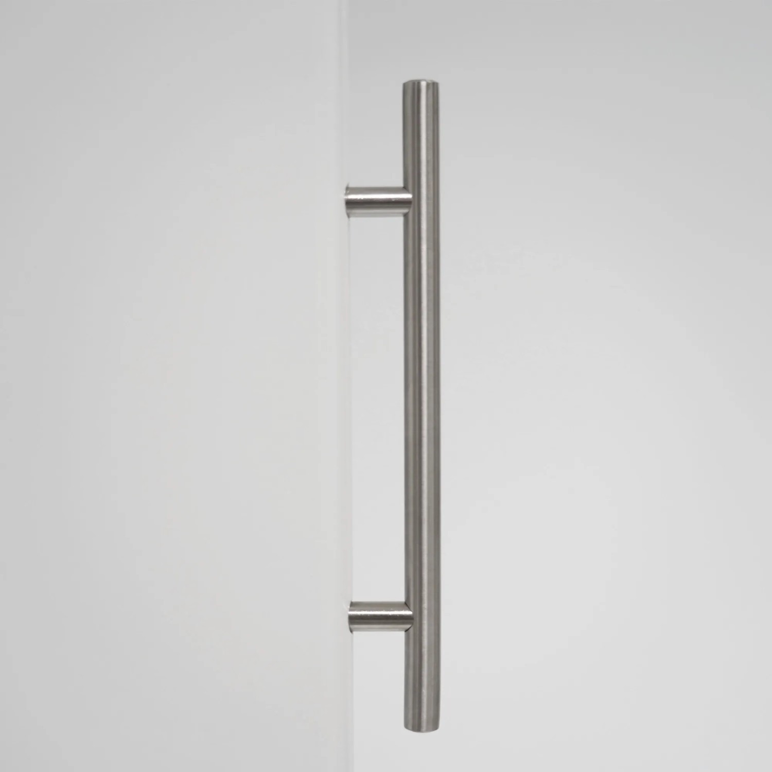 Detailaufnahme: Weißer Vasner HeatTower Infrarot-Heizstrahler mit Edelstahlgriff.
