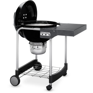 Weber Holzkohlegrill Performer GBS mit Arbeitsfläche, Ø 57 cm. Kugelgrill auf Wagen mit Ablage.