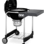 Weber Holzkohlegrill Performer GBS mit Arbeitsfläche, Ø 57 cm. Kugelgrill auf Wagen mit Ablage.