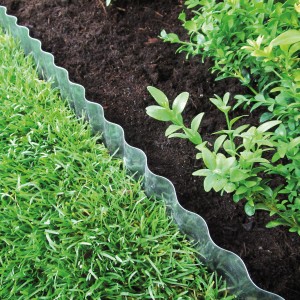 Bellissa Rasenkante Welle, verzinkt, 500 cm. Flexible Beeteinfassung für Garten und Rasen.