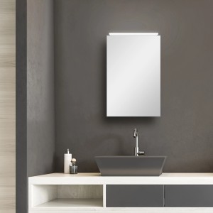DSK Spiegelschrank Aluminio Vegas, Alufarben, 40 cm breit, mit Beleuchtung im modernen Badezimmer.