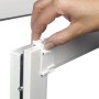 Montage des Gardinia Easyfix Doppelrollos (weiß) am Fensterrahmen.