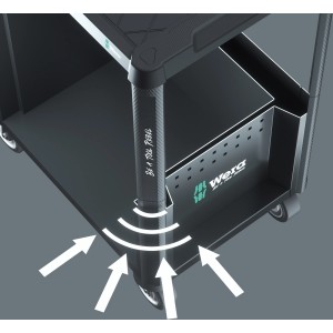 Detailaufnahme: Wera Werkstattwagen 9700 Tool Rebel, robuste Bauweise mit Rollen und Ablageflächen.