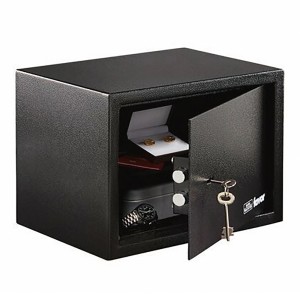 Burg Wächter Möbeltresor Favor S5 K, anthrazit, mit geöffneter Tür und Inhalt (Schmuck, Uhr).