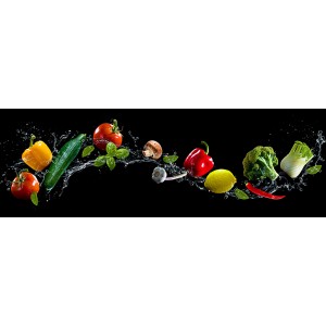 Glasbild Flying Vegetables, 80x30 cm, mit Gemüse und Wasser auf schwarzem Hintergrund.
