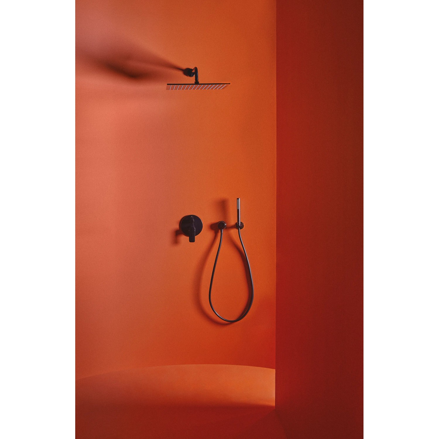 Ideal Standard Brausehalter Idealrain Atelier, eckig, Magnetic Grey, zur Wandmontage.