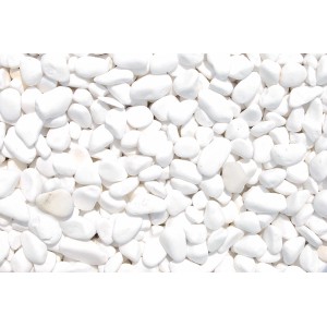 Nahaufnahme von Thassos-Weiß Marmor Zierkies (15-25mm) im PE-Sack. Ideal für Garten- und Landschaftsbau.