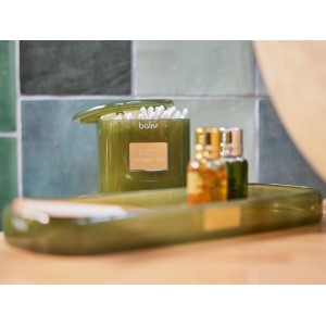 baliv Moss Green Kosmetikdose in Khaki mit Deckel und Wattestäbchen.