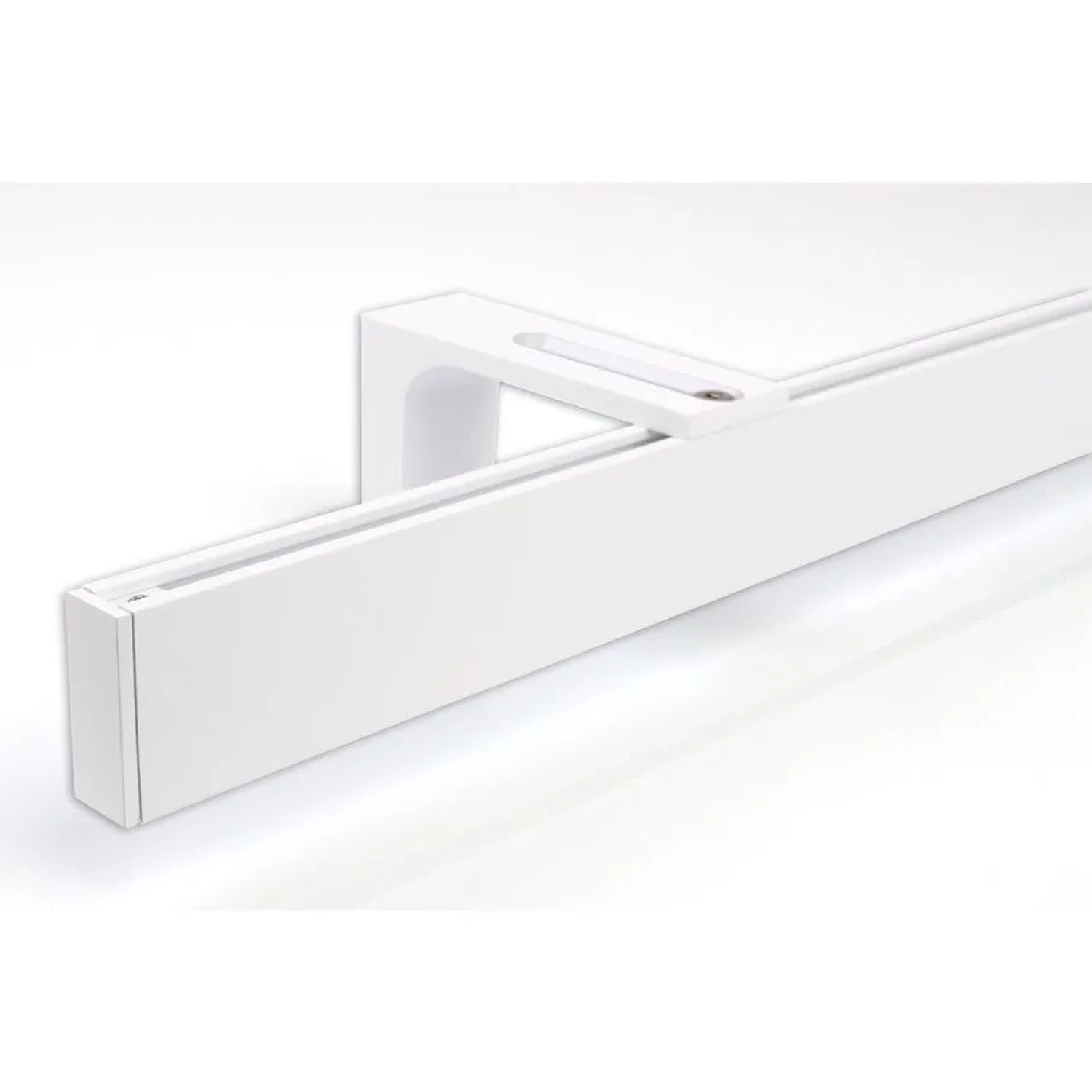 Weiße 1-lauf Gardinenschiene aus Aluminium mit Wandhalterung. Moderne Vorhangschiene nach Maß für Dekoartikel.