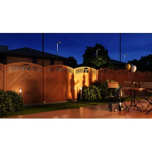 Sichtschutzzaun Toulon in Teak, 180x180 cm, mit geradem Leimholzstreifen und dekorativem Gitter.