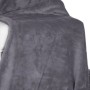 Detailansicht der anthrazitfarbenen Beautissu Aurelia Kuscheldecke aus weichem, flauschigem Mikrofaser-Fleece.