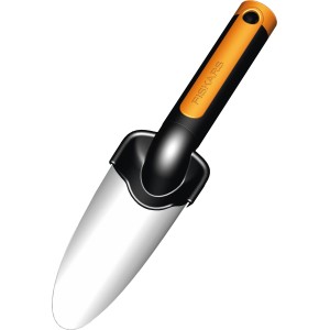 Fiskars Pflanzkelle Premium, Gartenhandgerät mit orange-schwarzem Griff und silberner Kelle.