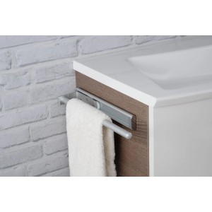 Aluminium Handtuchhalter, 1-armig, montiert an einem Waschbeckenunterschrank mit Handtuch.