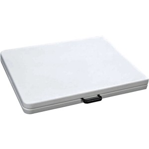 Zusammengeklappter, rechteckiger, weißer Garden Pleasure Klapptisch für den Garten.