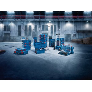 Bosch Professional L-Boxx Werkzeugkoffer: Vielfältige Anordnungen des MobilitySystems in einer Lagerhalle.