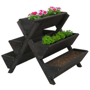 Anthrazitfarbene Pflanztreppe aus Holz mit 5 Pflanzkästen, bepflanzt mit Blumen und Kräutern.
