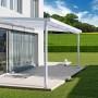 Weiße Terrassenüberdachung Premium mit Polycarbonat-Dach, 309x306 cm, montiert an Hauswand.