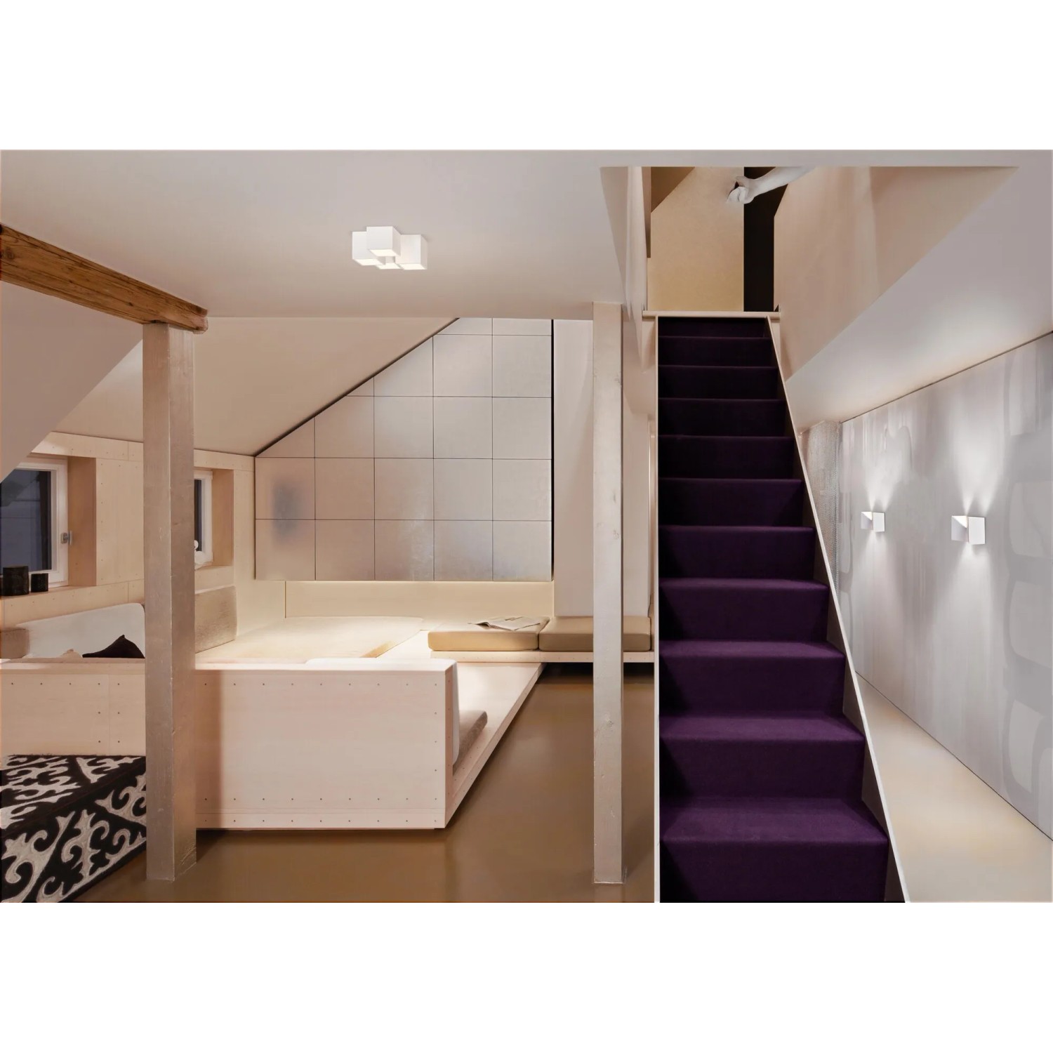 Ledvance Smart+ WiFi Deckenleuchte Decor Swan, weiße Design-Leuchte im Wohnraum und Treppenhaus.