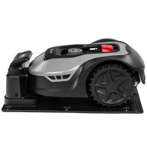 Texas Mähroboter RMX600 auf Ladestation, seitliche Ansicht. Intelligente Rasenpflege für bis zu 600 m².