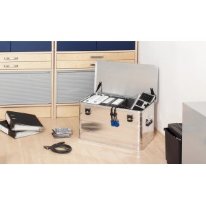 Offene LUX Aluminiumbox (70 l) mit Inhalt, ideal zur Lagerung und zum Transport.
